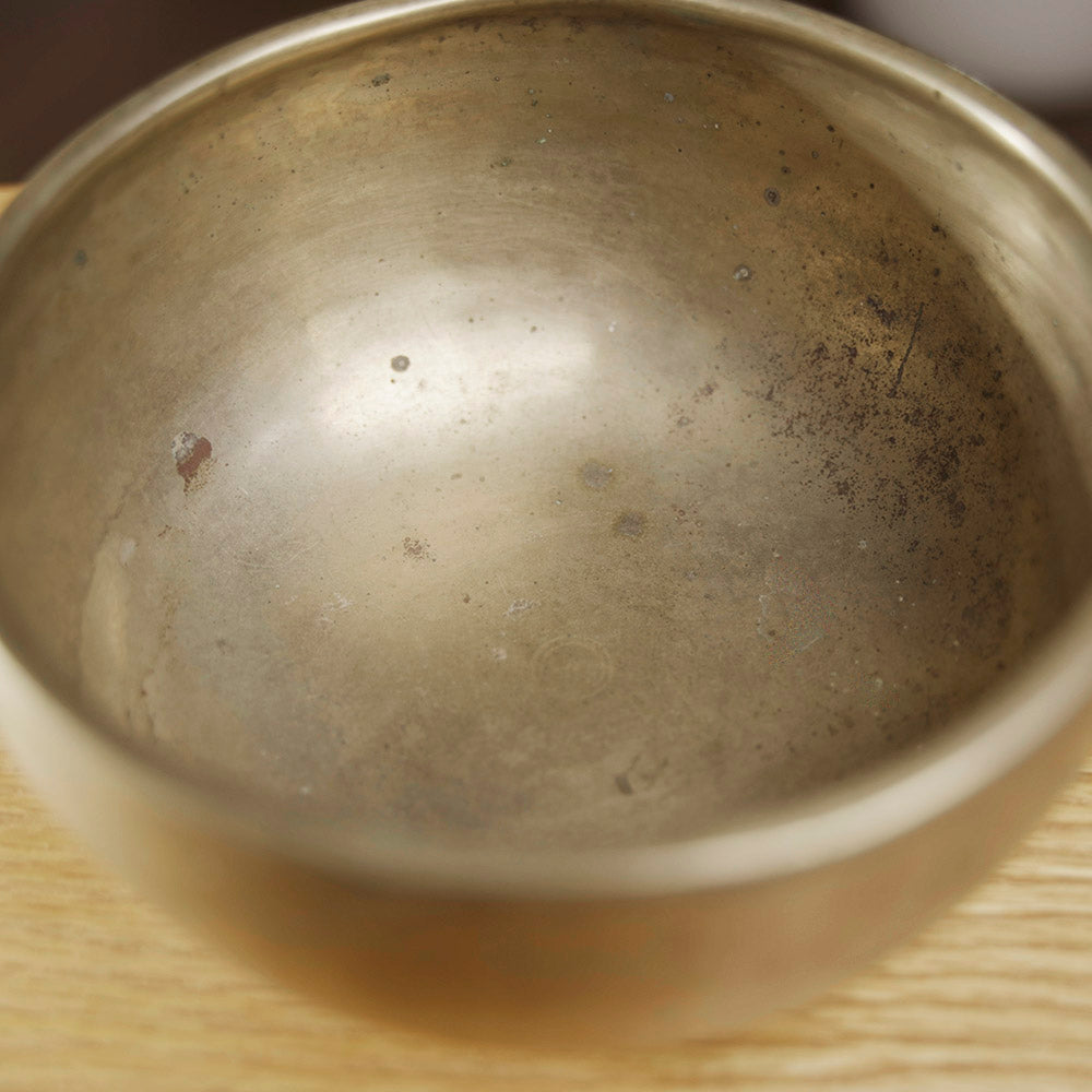 CUENCO TIBETANO ANTIGUO THADOBATI (FA# - 15,5 CM)