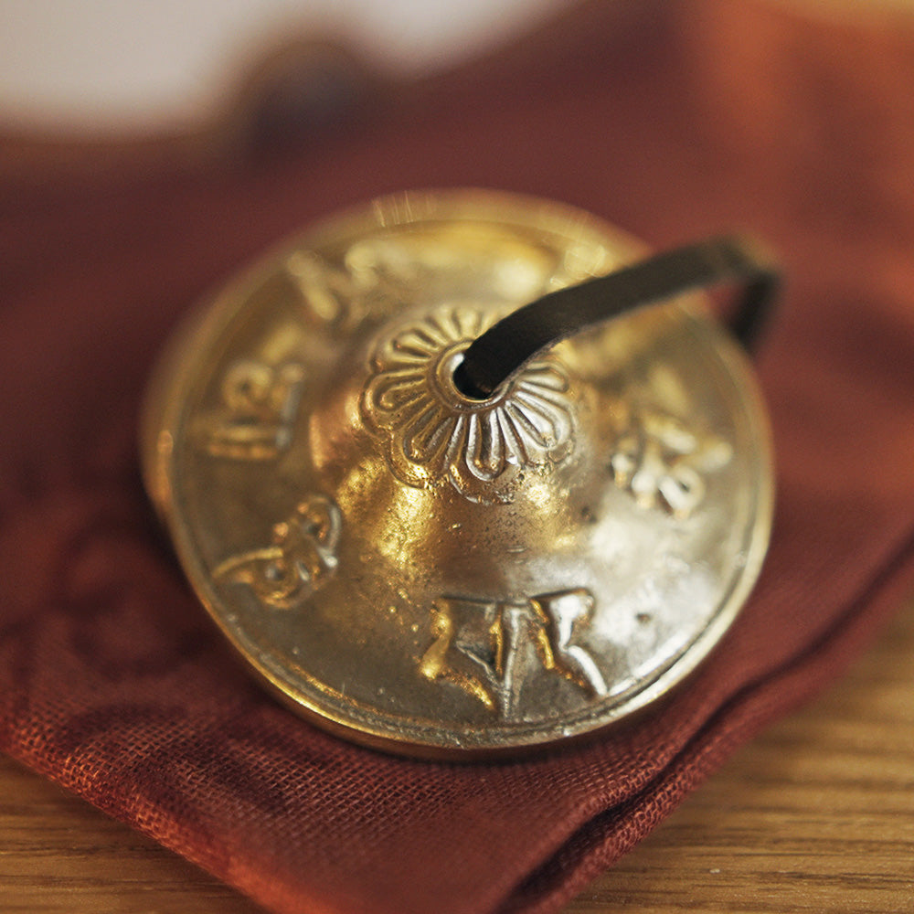 TINGSHA TIBETANA MANTRA PEQUEÑA (6,5 CM)