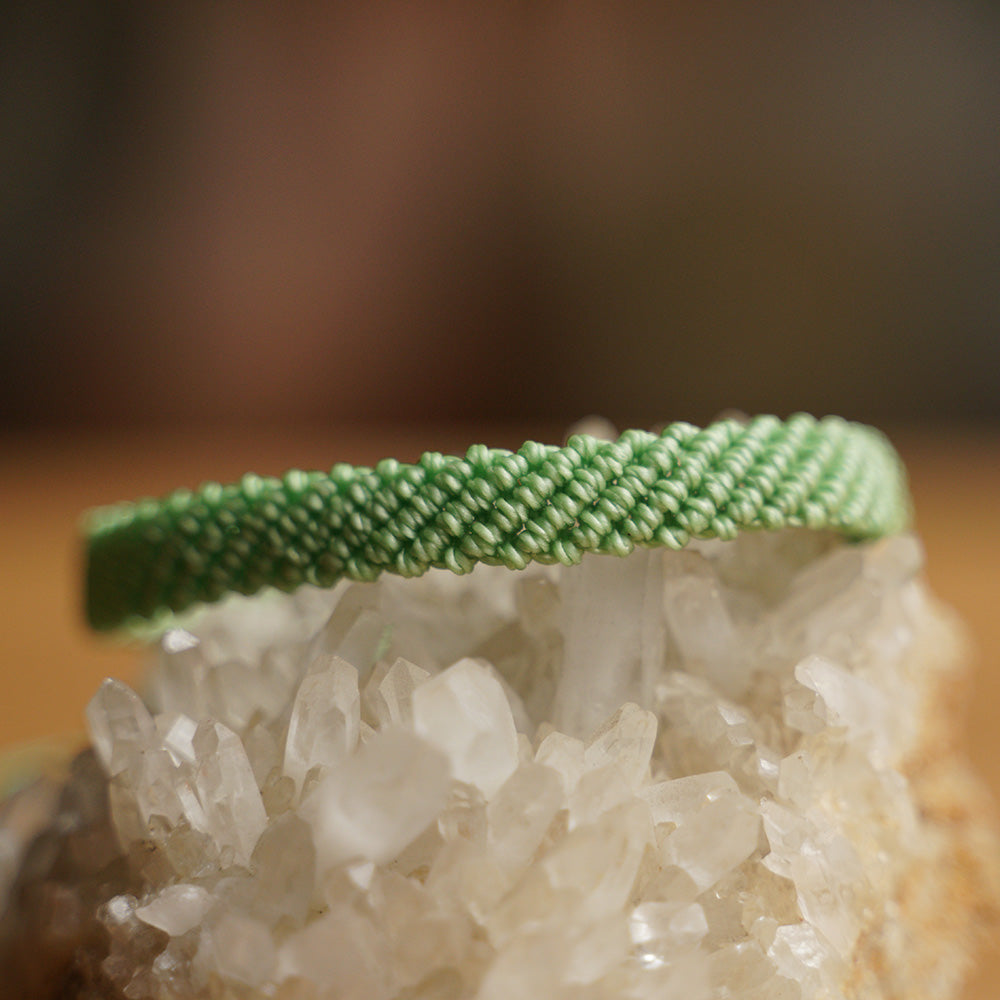 PULSERA AJUSTABLE TRENZADA HILO ENCERADO “BOSQUE ANCESTRAL”