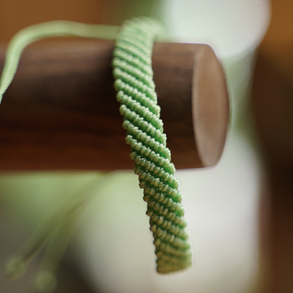 PULSERA AJUSTABLE TRENZADA HILO ENCERADO “BOSQUE ANCESTRAL”