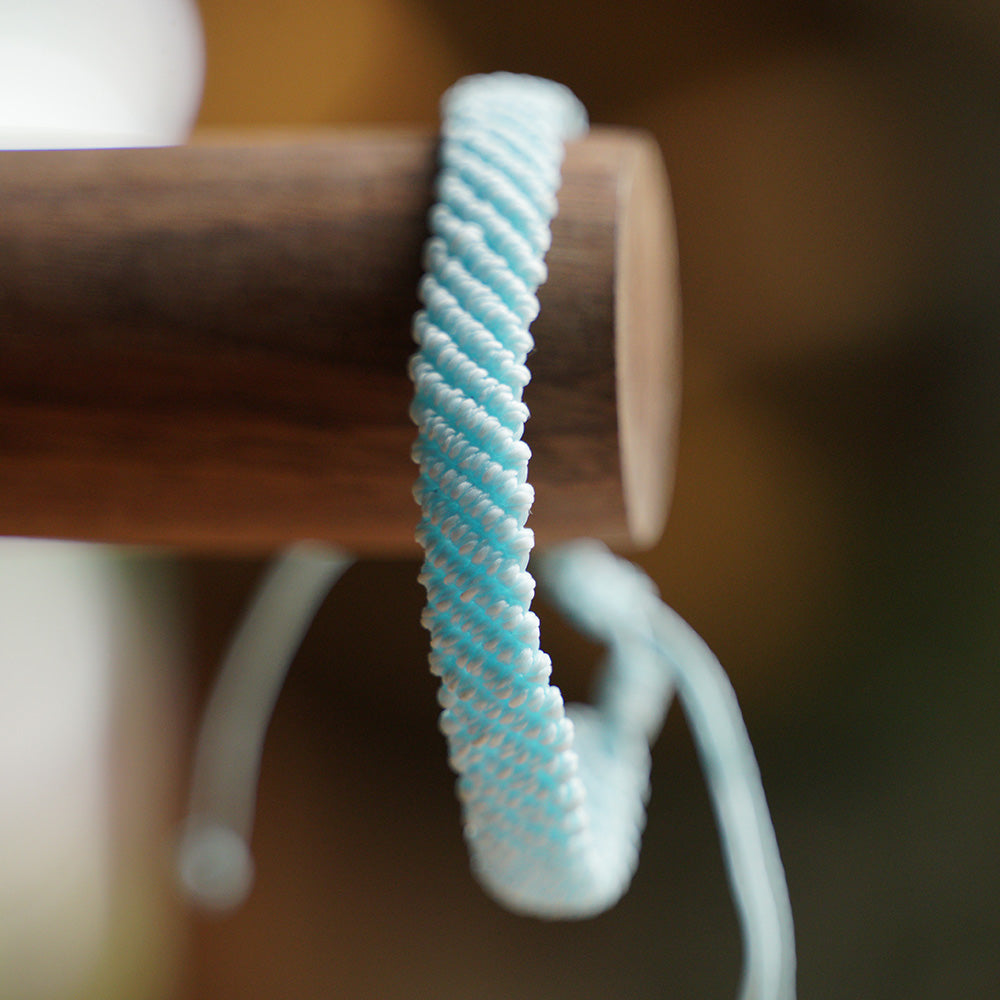 PULSERA AJUSTABLE TRENZADA HILO ENCERADO “OCÉANO ANCENSATRAL”