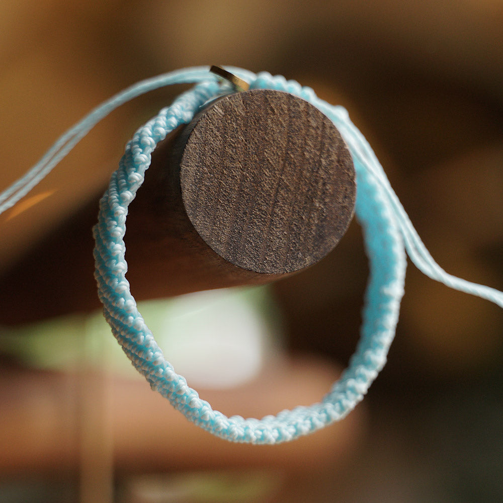 PULSERA AJUSTABLE TRENZADA HILO ENCERADO “OCÉANO ANCENSATRAL”