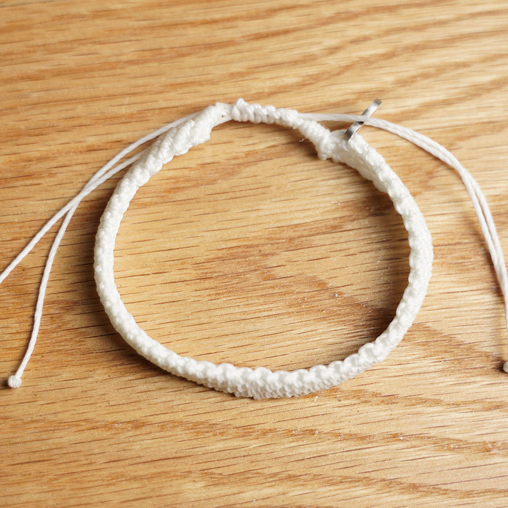 PULSERA AJUSTABLE TRENZADA HILO ENCERADO “TIERRA ANCESTRAL”