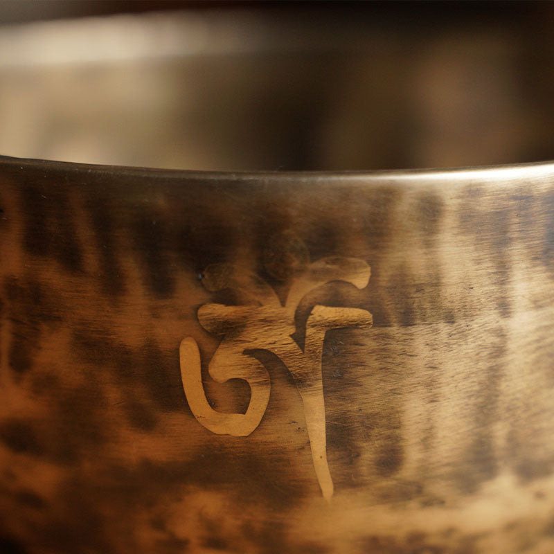 CUENCO TIBETANO DE PERCUSIÓN CLÁSICO (DO - 15,5 CM)