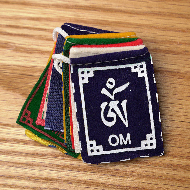 BANDERA MANTRA "OM MANI PADME HUM" - PEQUEÑA