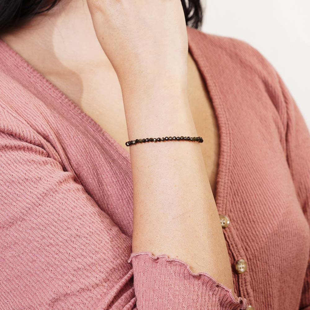 PULSERA AJUSTABLE OBSIDIANA DORADA FACETADA (3 MM)