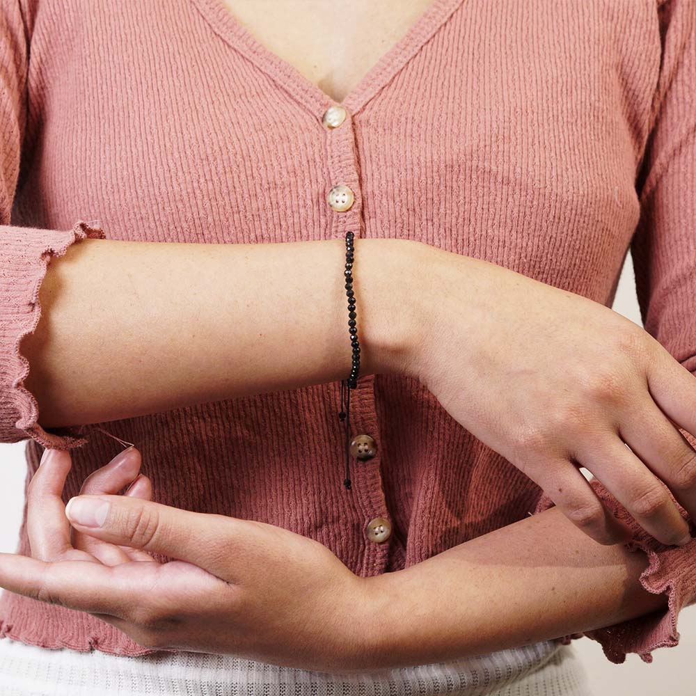 PULSERA AJUSTABLE OBSIDIANA FACETADA (3 MM)