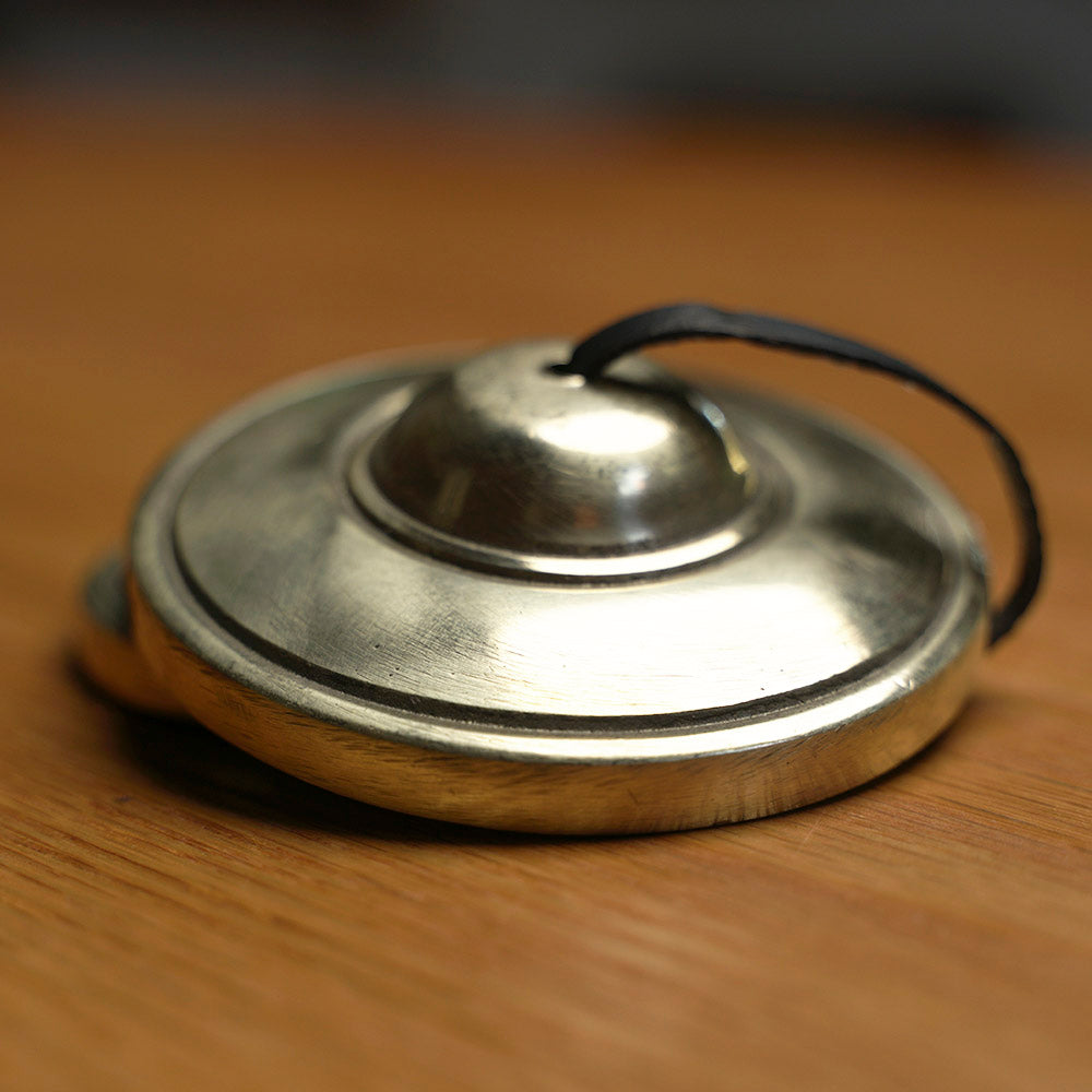 TINGSHA TIBETANA LISA MEDIANA (7,5 CM)