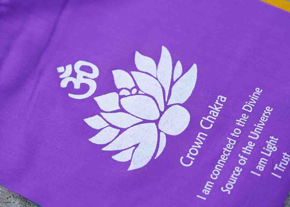 Bandera de los 7 chakras - Cuencos Tibetanos Cuencos Cuencos de Cuarzo Nepal Cuencos Cantores Cuarzos Sonoterapia Japamala Pulseras Banderas de Oracion Tingshas Campanas