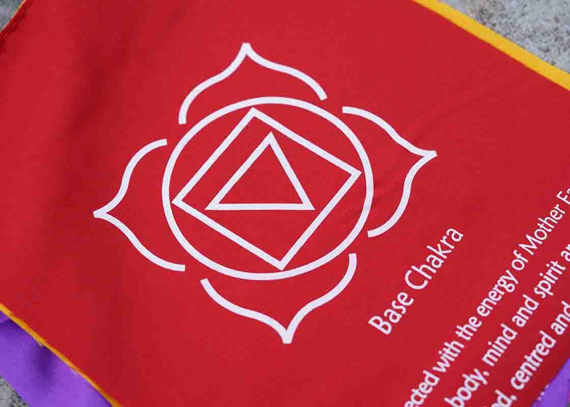 Bandera de los 7 chakras - Cuencos Tibetanos Cuencos Cuencos de Cuarzo Nepal Cuencos Cantores Cuarzos Sonoterapia Japamala Pulseras Banderas de Oracion Tingshas Campanas