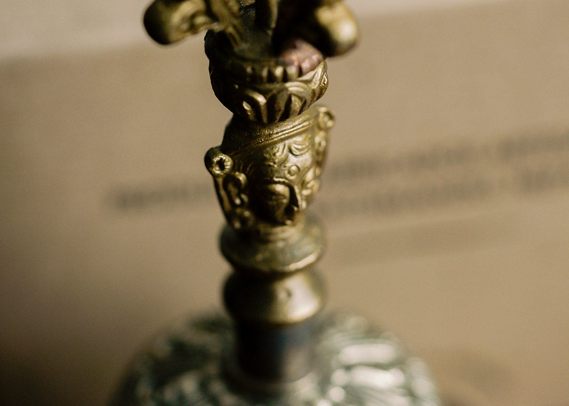 Campana Tibetana (M) - Cuencos Tibetanos Cuencos Cuencos de Cuarzo Nepal Cuencos Cantores Cuarzos Sonoterapia Japamala Pulseras Banderas de Oracion Tingshas Campanas