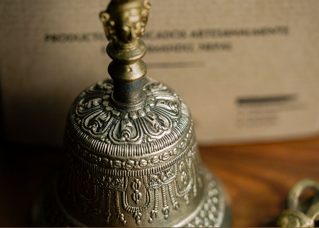 Campana Tibetana (M) - Cuencos Tibetanos Cuencos Cuencos de Cuarzo Nepal Cuencos Cantores Cuarzos Sonoterapia Japamala Pulseras Banderas de Oracion Tingshas Campanas