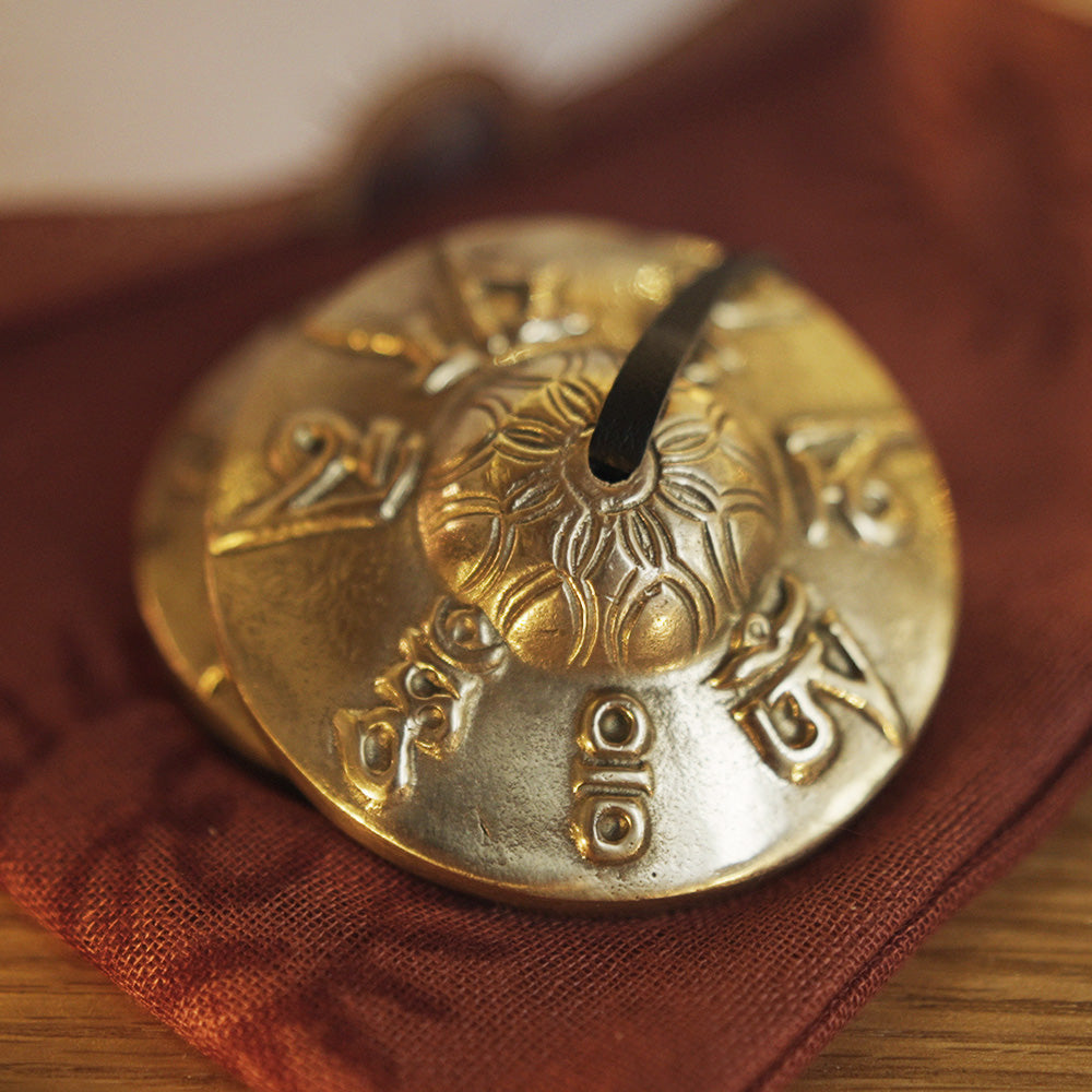 TINGSHA TIBETANA MANTRA MEDIANA (7,5 CM)
