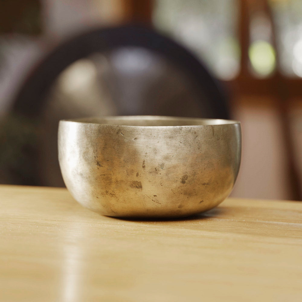 CUENCO TIBETANO ANTIGUO THADOBATI (SI - 18 CM)