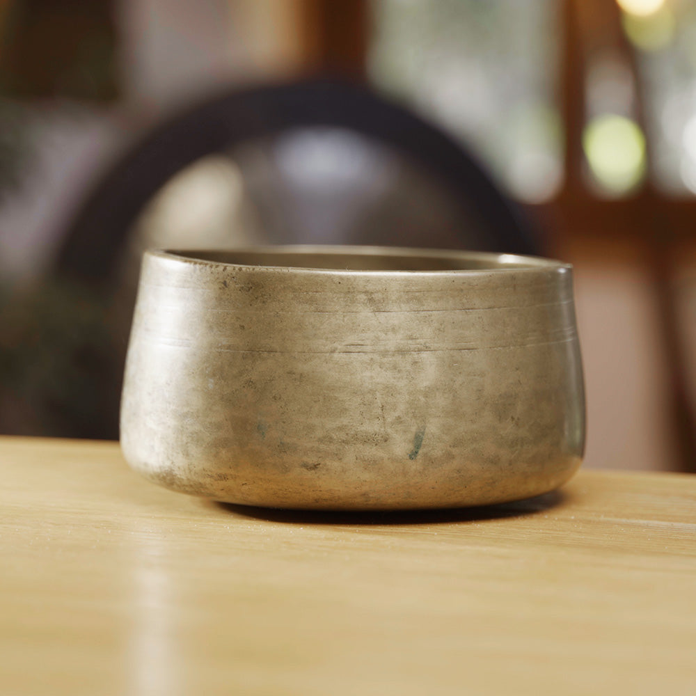 CUENCO TIBETANO ANTIGUO THADOBATI (RE# - 16 CM)