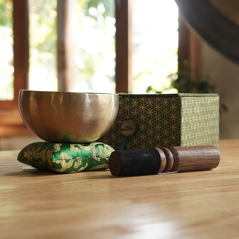 OMM BOX "ANAHATA" + CUENCO CLÁSICO (9 -10 CM)