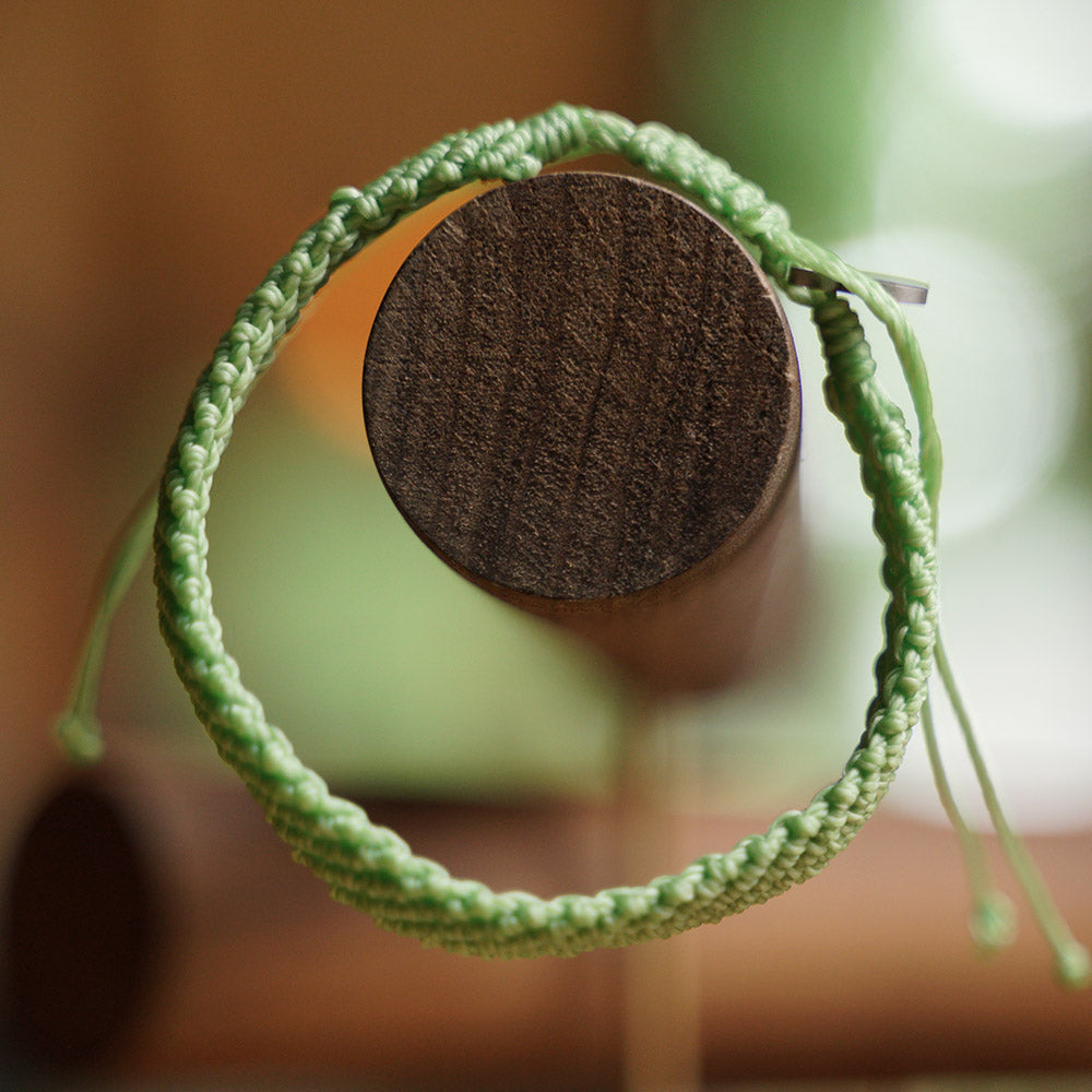 PULSERA AJUSTABLE TRENZADA HILO ENCERADO “BOSQUE ANCESTRAL”