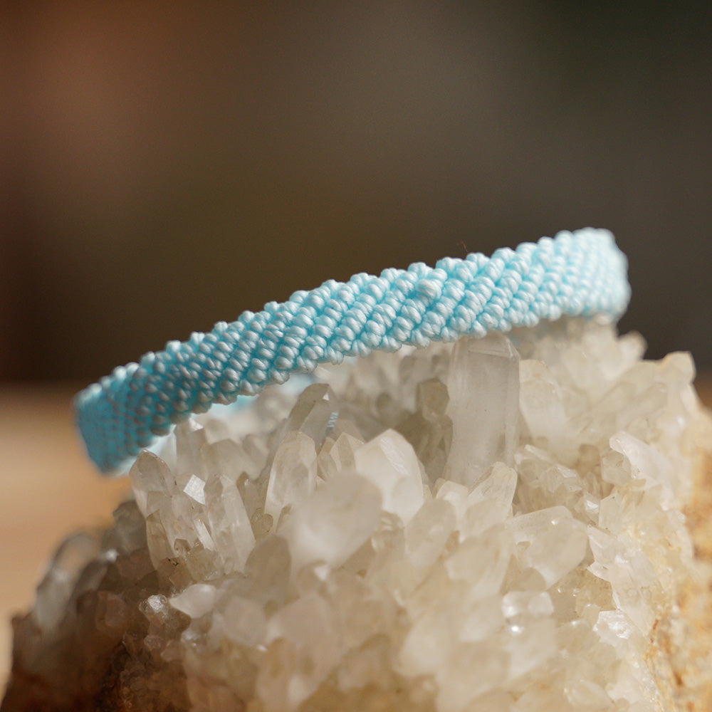 PULSERA AJUSTABLE TRENZADA HILO ENCERADO “OCÉANO ANCENSATRAL”