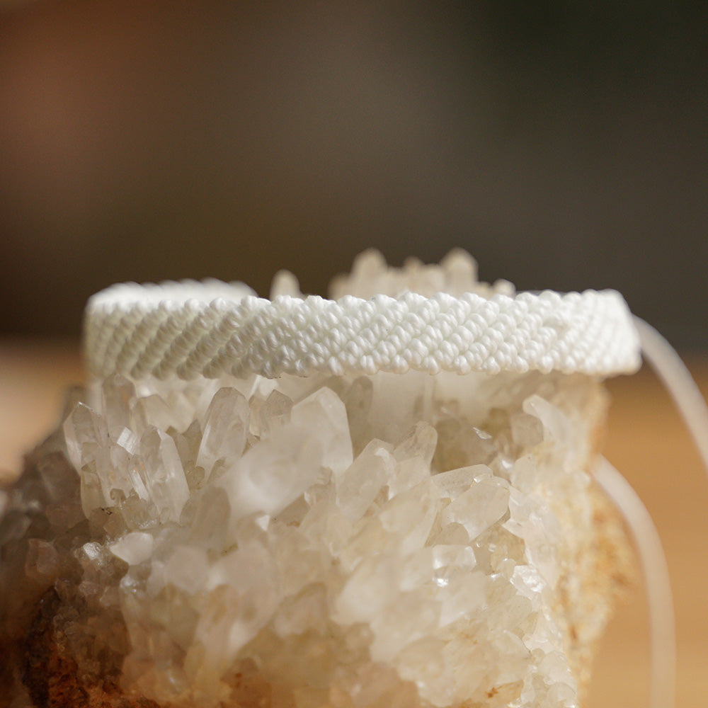 PULSERA AJUSTABLE TRENZADA HILO ENCERADO “TIERRA ANCESTRAL”