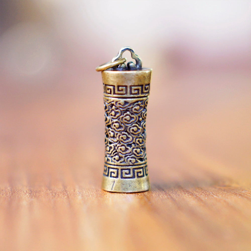 COLGANTE DE BRONCE COFRE DE DESEOS