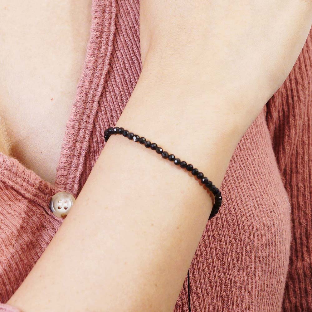PULSERA AJUSTABLE OBSIDIANA FACETADA (3 MM)
