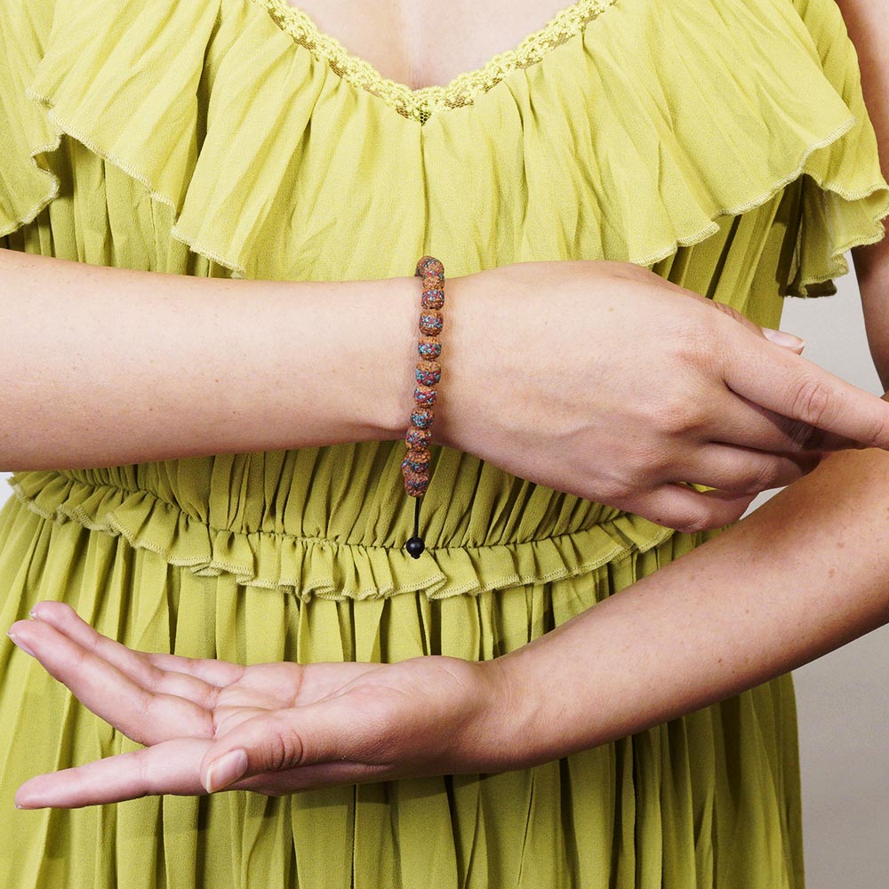 PULSERA AJUSTABLE SEMILLA DE RUDRAKSHA COLOR (8 MM)