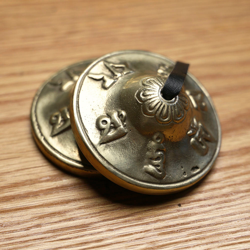 TINGSHA TIBETANA MANTRA PEQUEÑA (6,5 CM)