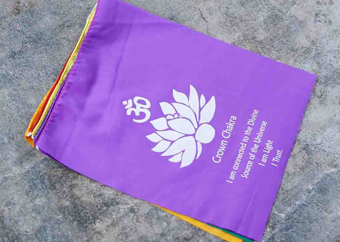 Bandera de los 7 chakras - Cuencos Tibetanos Cuencos Cuencos de Cuarzo Nepal Cuencos Cantores Cuarzos Sonoterapia Japamala Pulseras Banderas de Oracion Tingshas Campanas