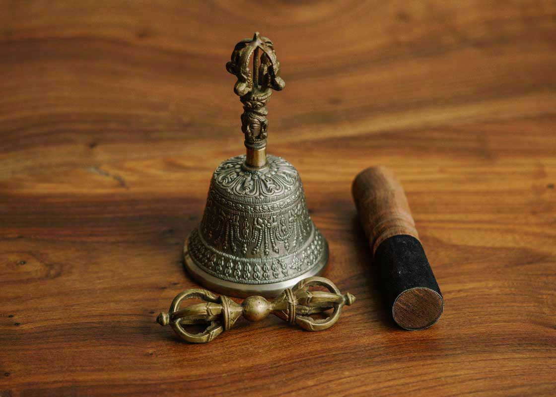 Campana Tibetana (M) - Cuencos Tibetanos Cuencos Cuencos de Cuarzo Nepal Cuencos Cantores Cuarzos Sonoterapia Japamala Pulseras Banderas de Oracion Tingshas Campanas